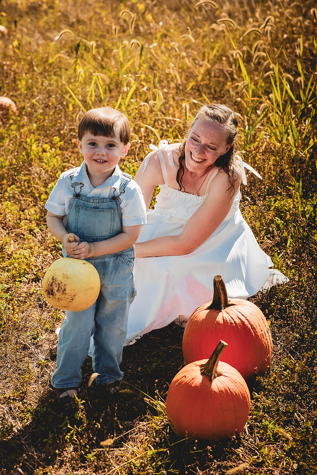 Fall portraits in a pumpkin patch with Chloe Wead Photography at Temple Hall Farm in Leesburg, VAPicture
